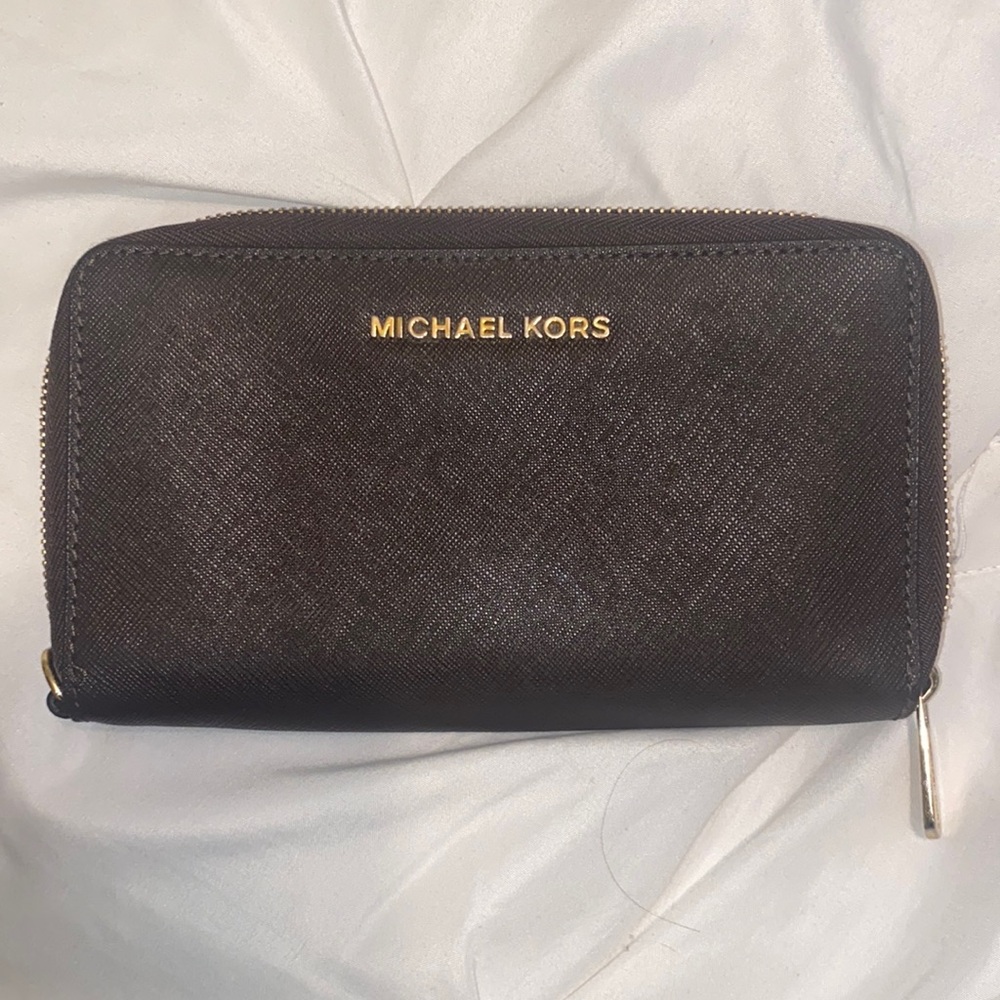 Brown Michael Kors Zippy Wallet